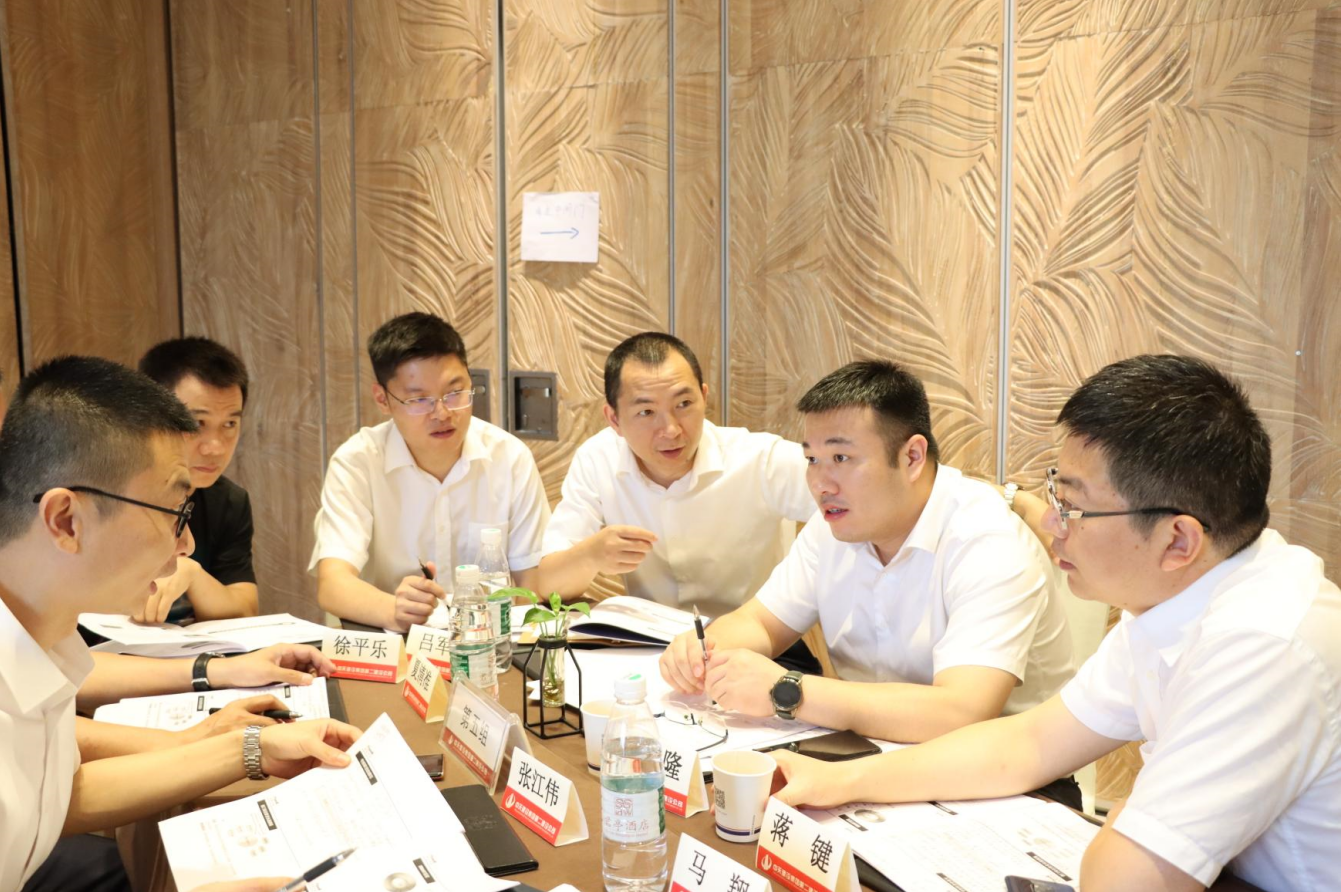 2021年6月25日-26日，PA尊龙凯时二建组织开展了2021年中高层主管执行力培训。本次培训特邀清华、北大、上海交大总裁班讲师，中国企业家协会特聘高级讲师许晋老师进行授课。